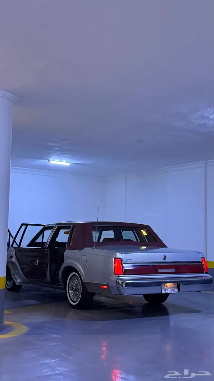 لينكولن تاون كار 1987 1