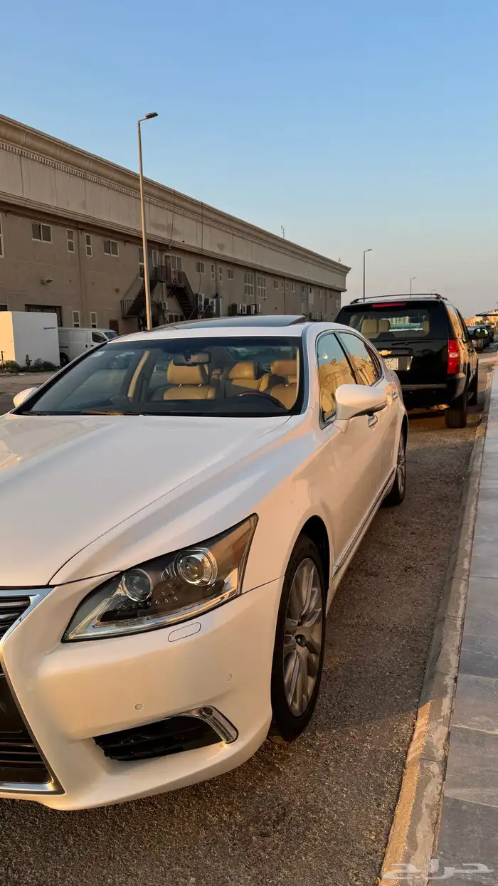 لكزس LS460L منوة المستخدم نظيف جدا وكالة 3