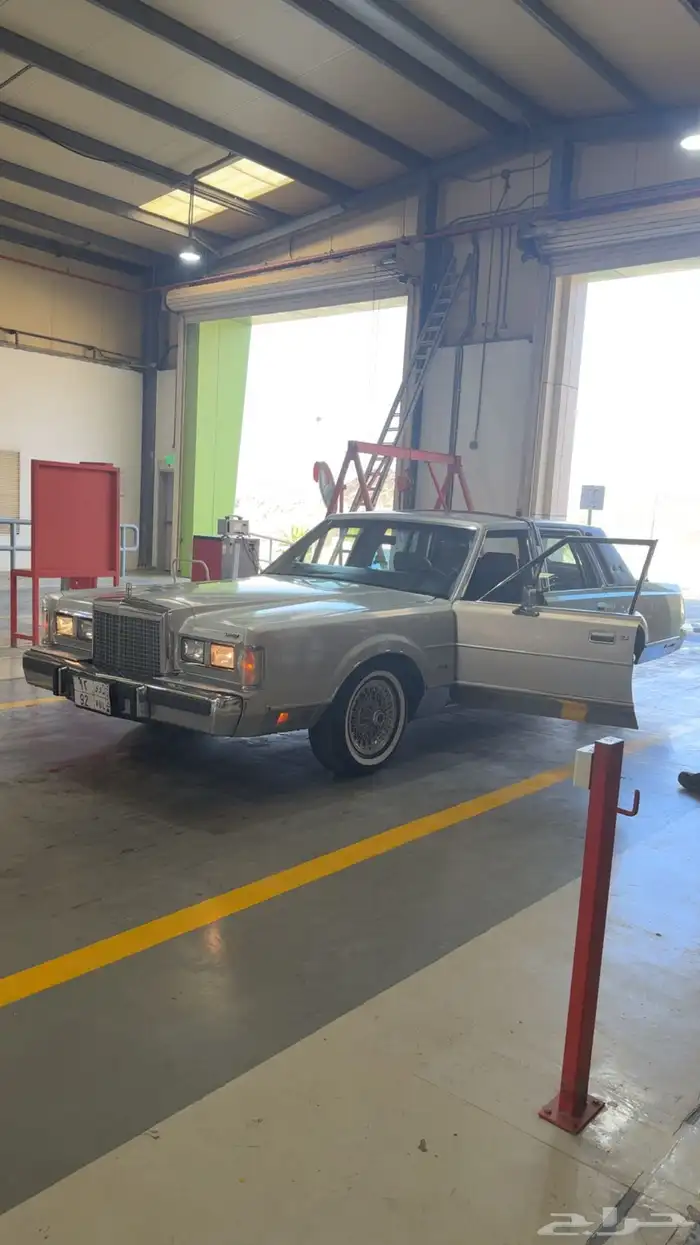 لينكولن تاون كار 1987 10