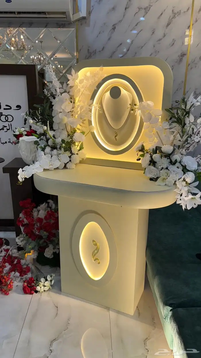 عربية ملكة فاخرة 0