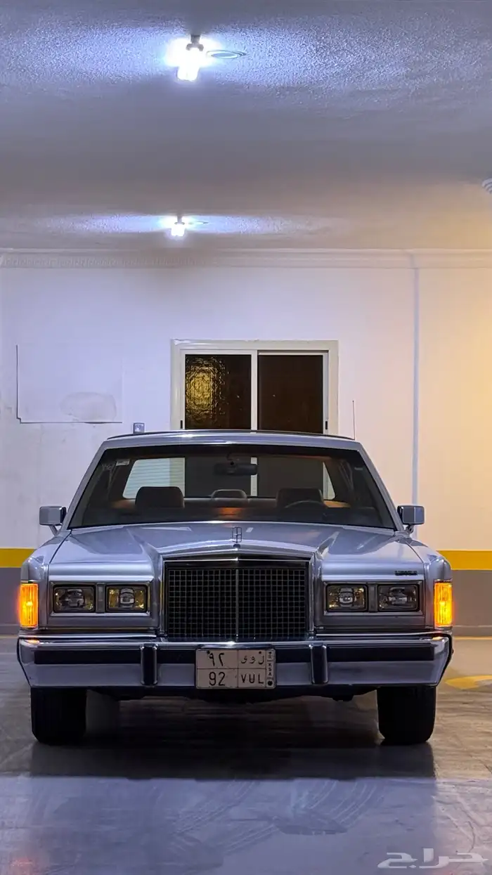 لينكولن تاون كار 1987 0