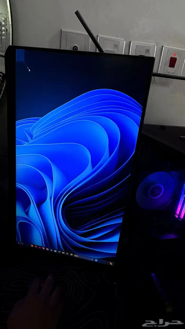 شاشه Samsung هيرتز 144استعمال سنه سعر الشراء700سعر البيع 500 0