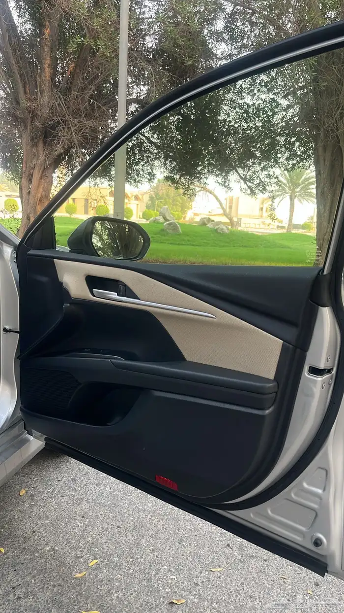 تويوتا كامري -2025 - E - ممشى قليل - شبه وكالة 39