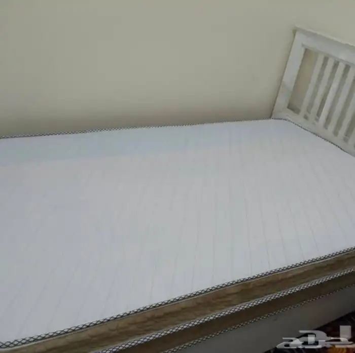 سرير نفر ونص مع مرتبة نضيف جدا 2