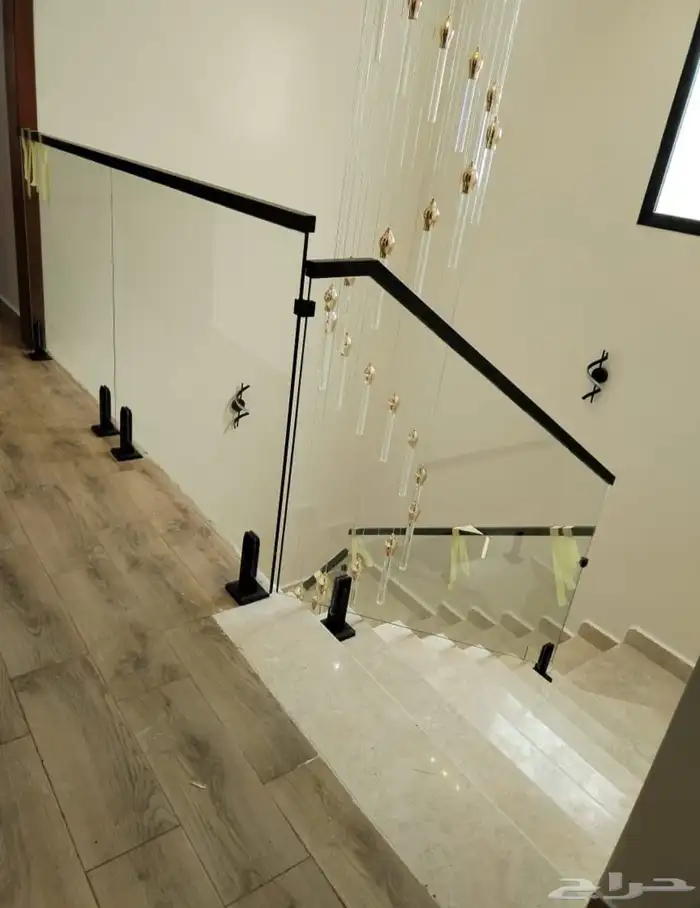 زجاج سيكريت درابزين السلم قزاز سيكوريت مكاتب زجاج وجهات زجاج 1