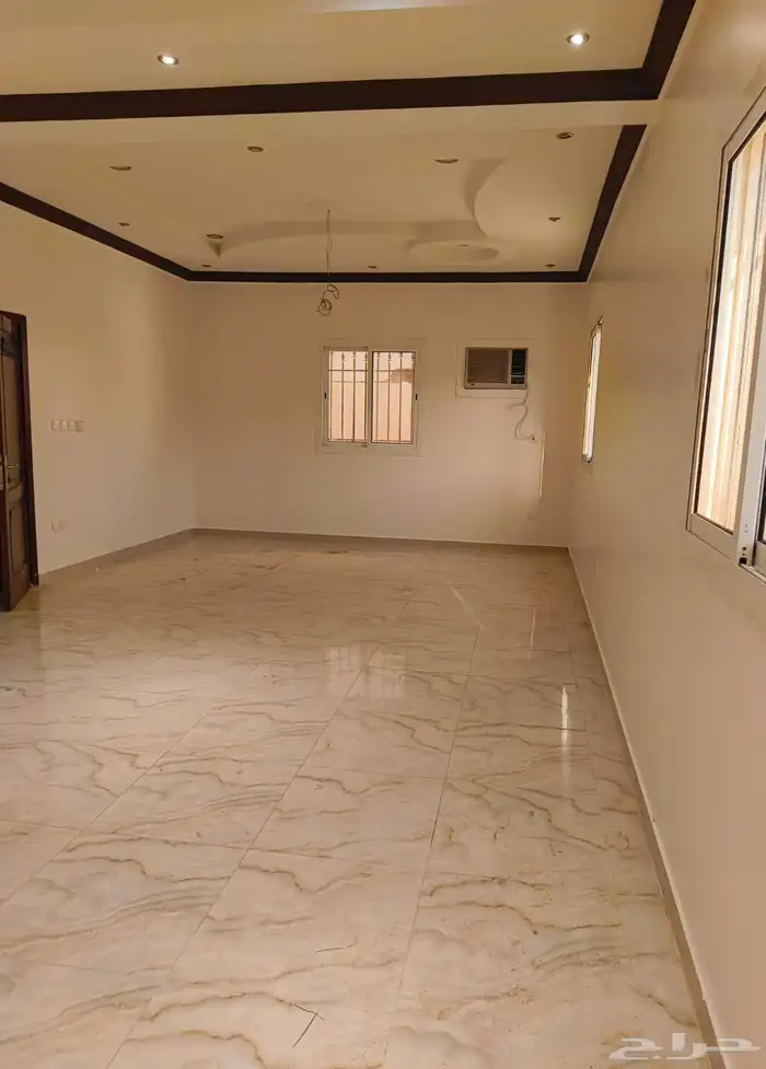 شقة لإيجار أربع غرف مكيفات راكبة في حي الفلاح جدة 2