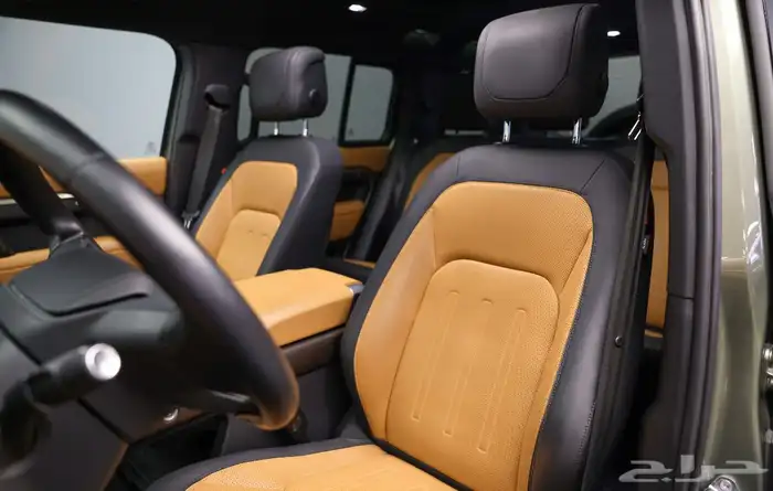 2024 Land Rover Defender P400X داخليه جملي وشاشه كبيره 3