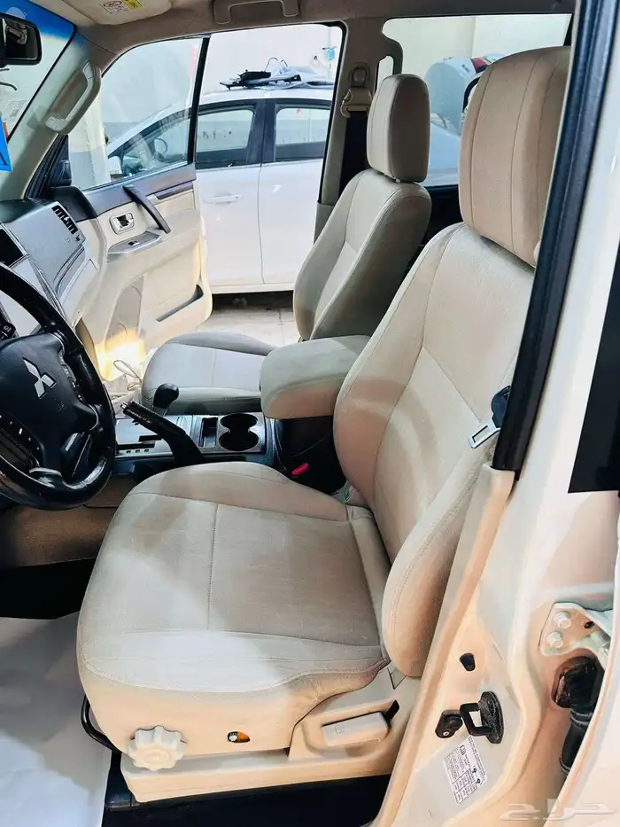 Mitsubishi pajero 2016 4 4 colour white odo meter 270 c 9