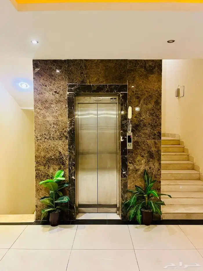 للبيع شقة بحي الملقا 2