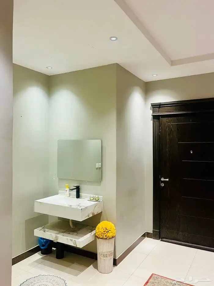 للبيع شقة بحي الملقا 8