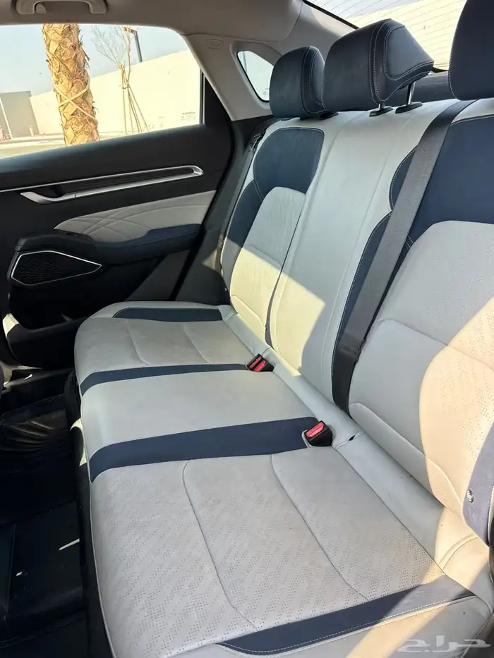 سيدان جيلي إمجراند 2023 12