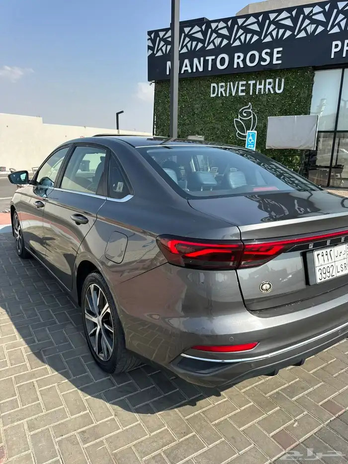 سيدان جيلي إمجراند 2023 13