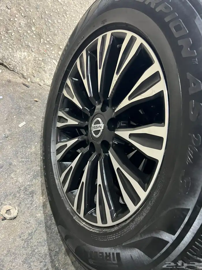 جنوط نيسان بلاتينيوم مقاس 20 مع كفرات برلي مقاس 275 60 20 4