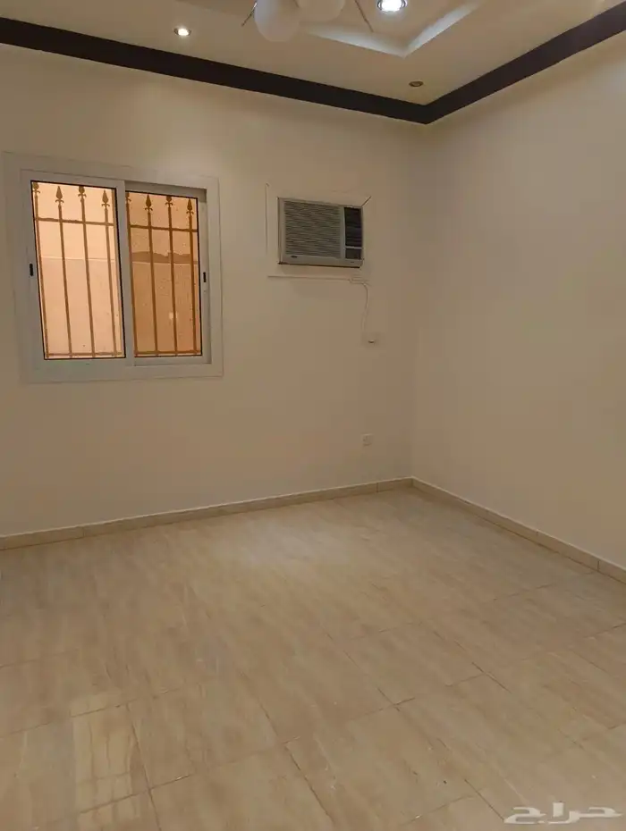 شقة لإيجار أربع غرف مكيفات راكبة في حي الفلاح جدة 4