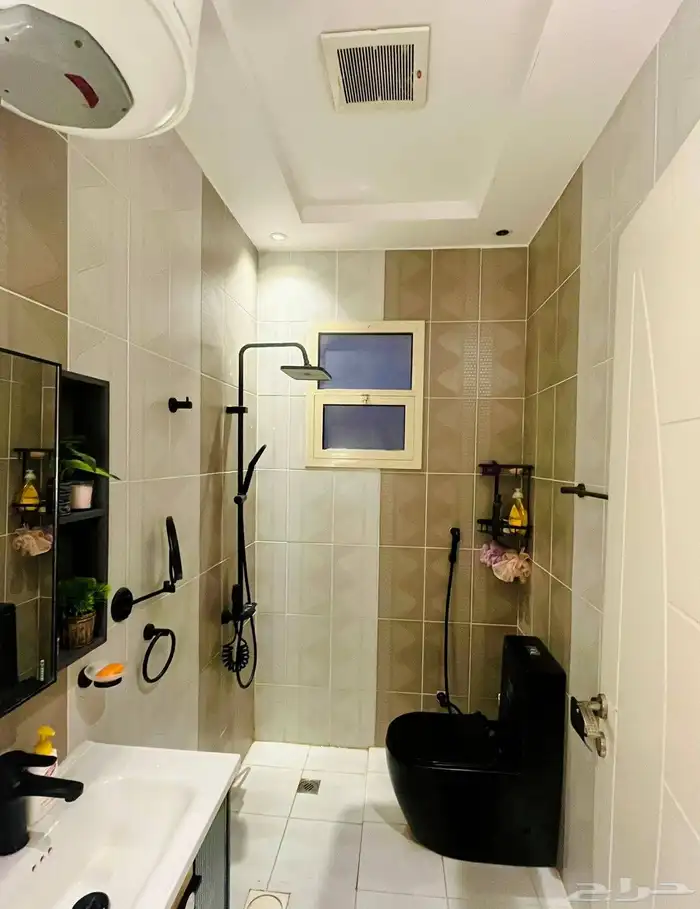 للبيع شقة بحي الملقا 1