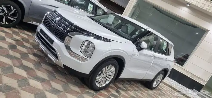 ميتسوبيشي اوتلاندر ستاندر 2025 3