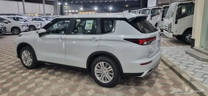 ميتسوبيشي اوتلاندر ستاندر 2025 2