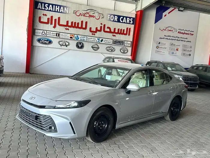 تويوتا كامري E بنزين استاندر طيس اللون فضي موديل 2025 الساير 0