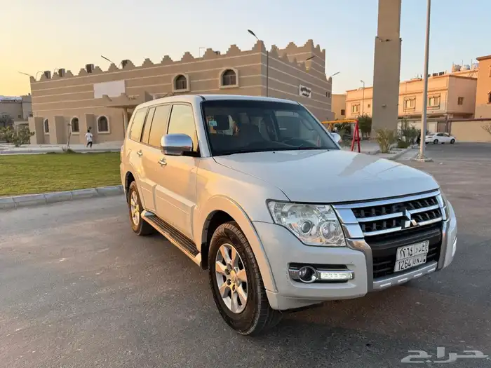 Mitsubishi pajero 2016 4 4 colour white odo meter 270 c 1