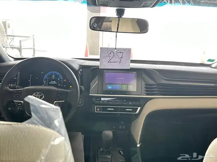 تويوتا كامري E بنزين استاندر طيس اللون فضي موديل 2025 الساير 8