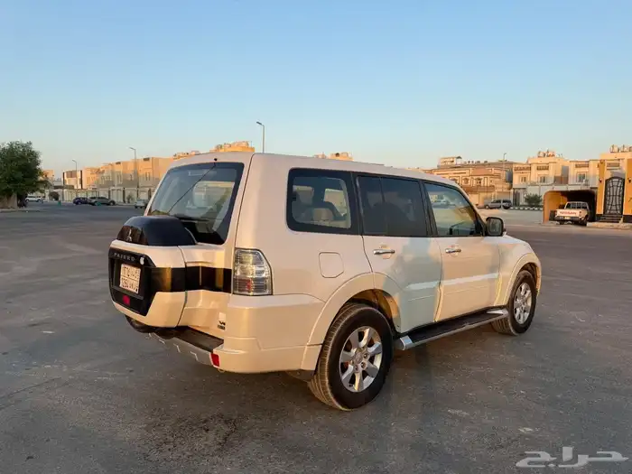 Mitsubishi pajero 2016 4 4 colour white odo meter 270 c 3