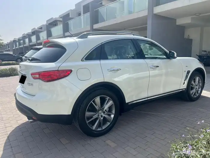 انفينيتي QX 70 ابيض 2020 نظيف 2