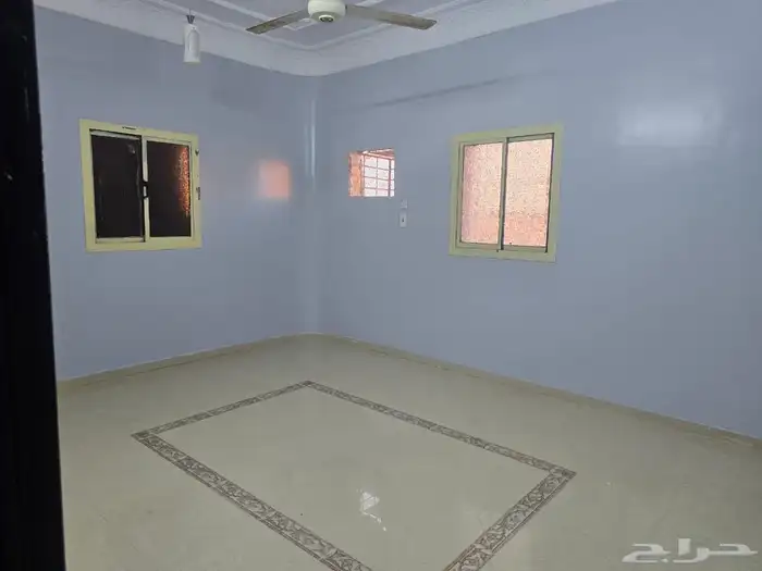 ايجار دور ارضي 8