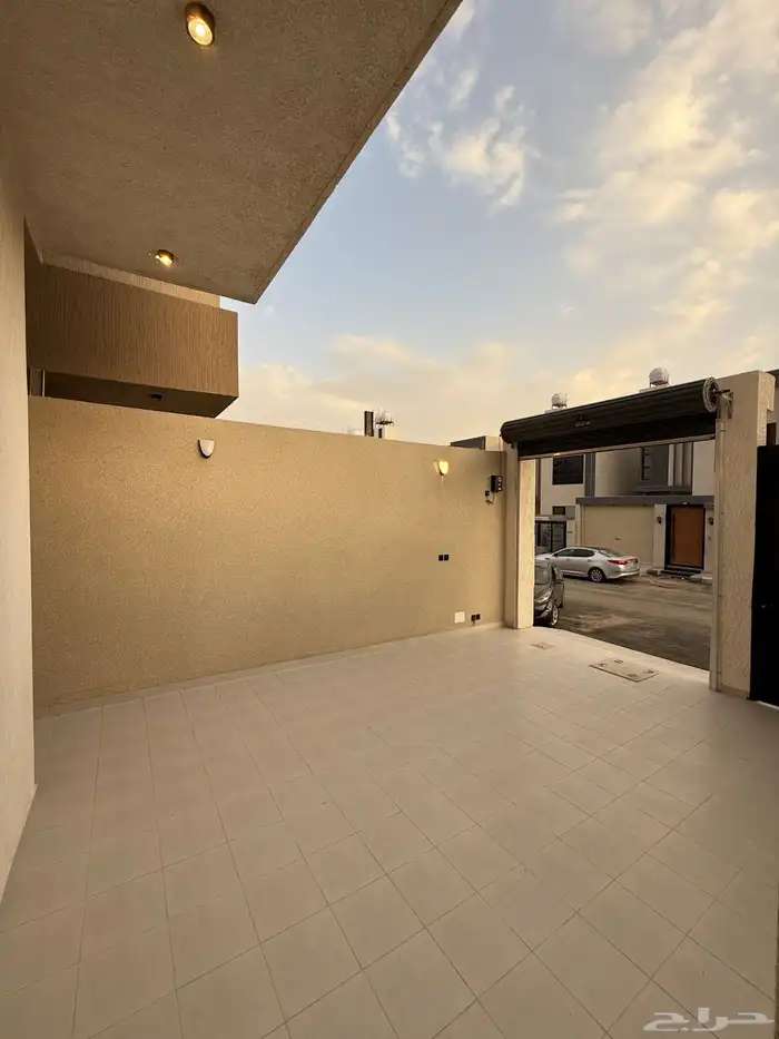 للبيع ارواف علويه و ارضيه ببايكة سيارة ف ابها حي الزهور 4