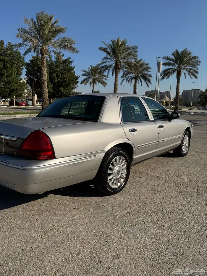 فورد قراند ماركيز 2010 6