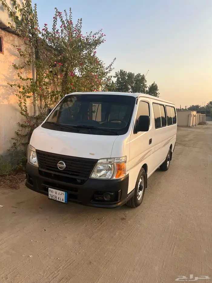 للبيع باص نيسان 2011 ديزل اصل 0