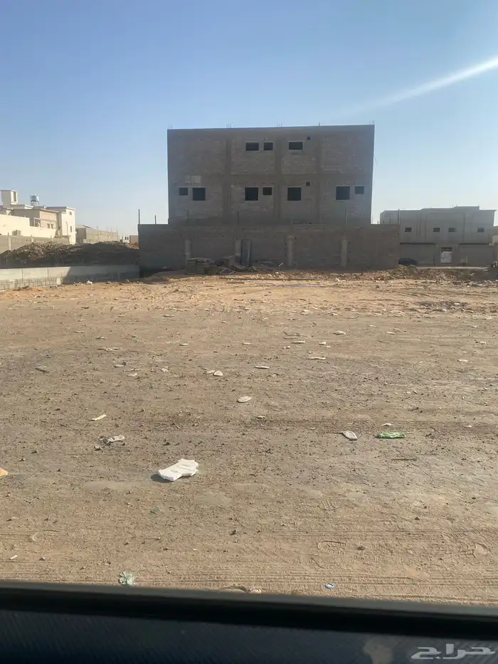 ارض تجاريه على ولي العهد حي النخيل 0