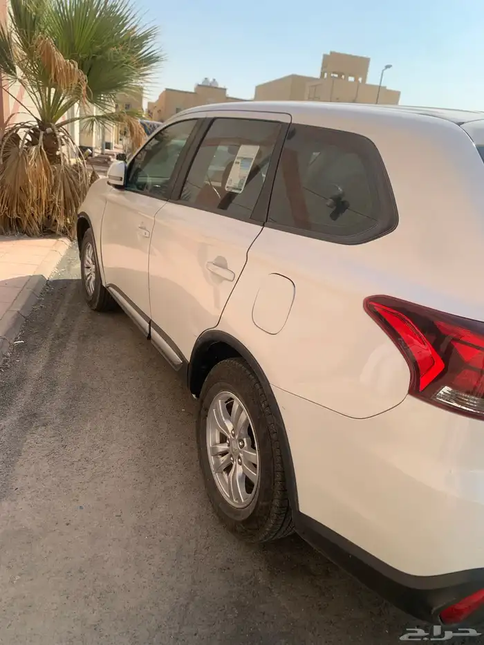 اوت لاندر مستبيشي 7ركاب 2020 2