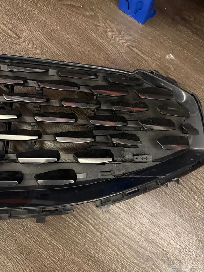 شبك أصلي فورد تورس 2023 - 2025 1