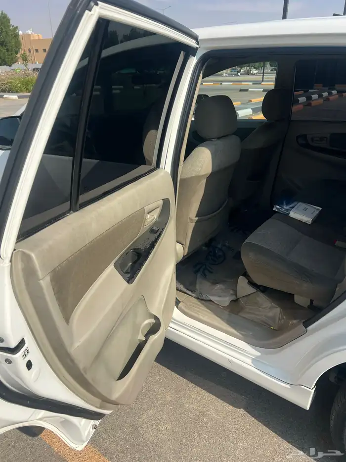 تايوتا انوفا 2015 14