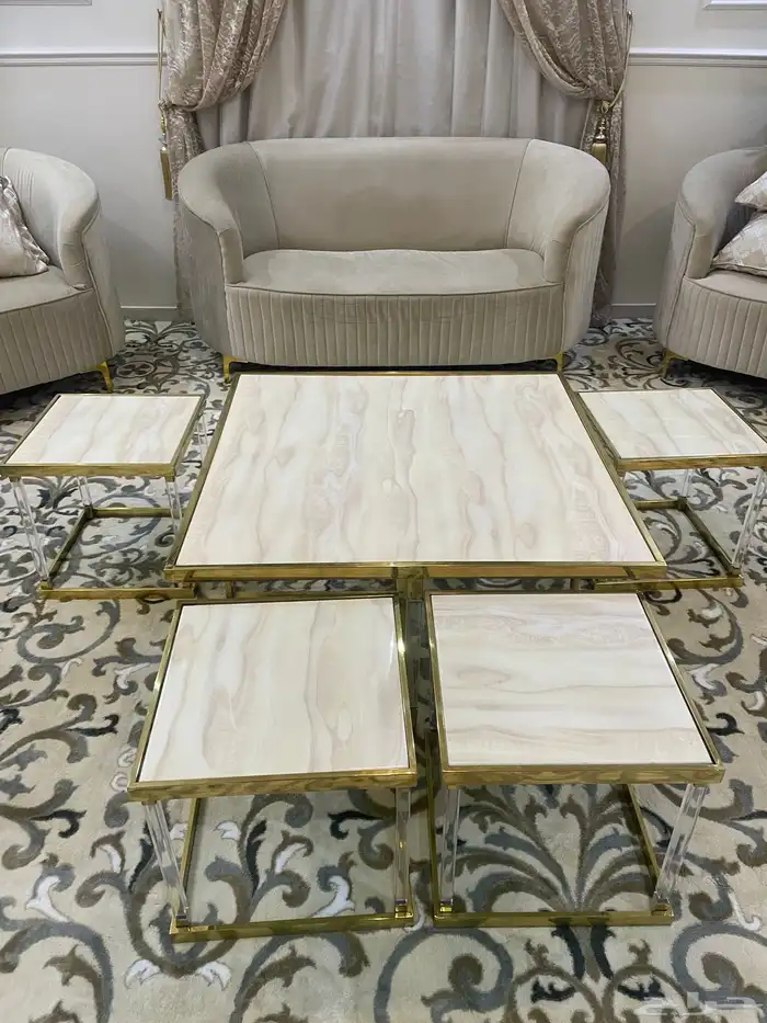 طاوله صاله للبيع نظيفه مره 3