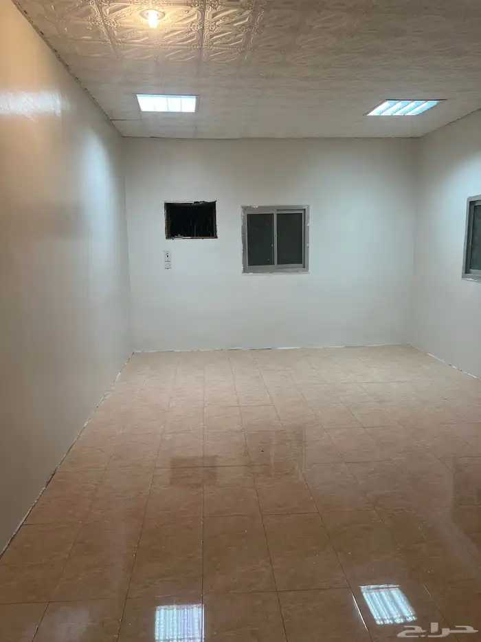 للايجار فلة دورين بالمنتزه الغربي على شارع تجاري 6