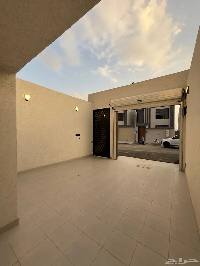 للبيع ارواف علويه و ارضيه ببايكة سيارة ف ابها حي الزهور 29