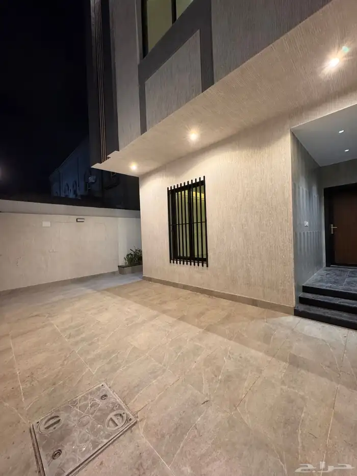 فله روف ارضيه حي مروج الأمير السعر 820 الف 0