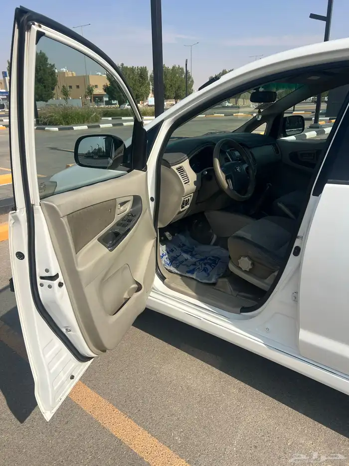 تايوتا انوفا 2015 12