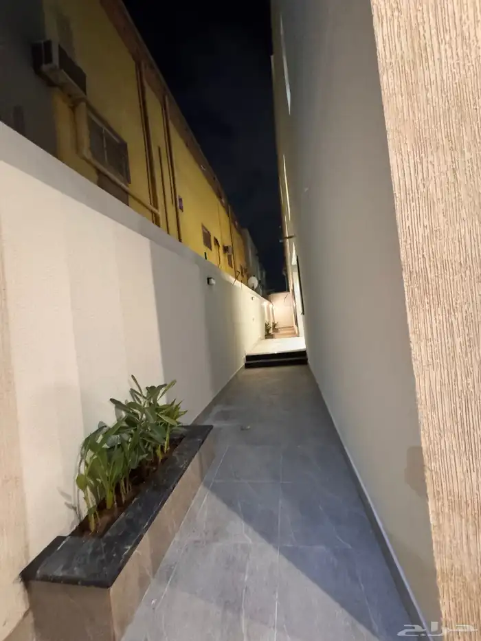 فله روف ارضيه حي مروج الأمير السعر 820 الف 1