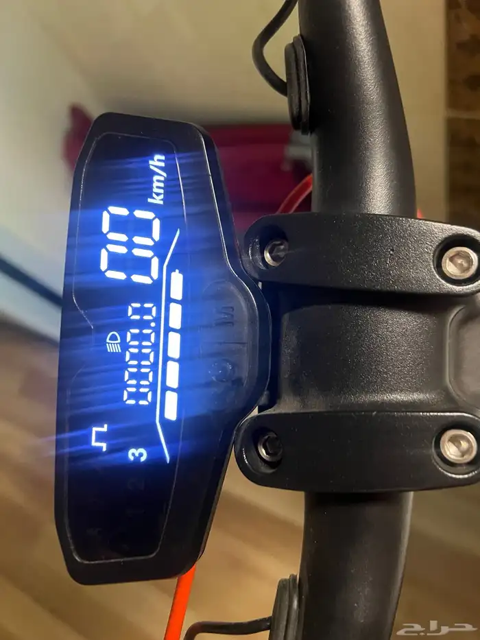 سكوتر كهربائي شبه جديد 4