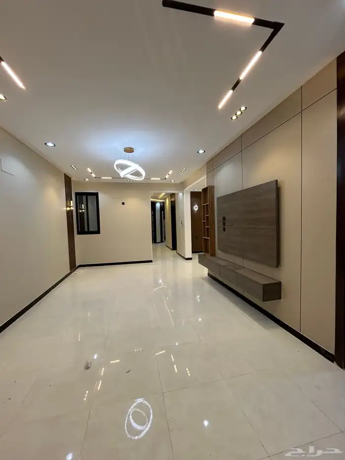 للبيع روف علوي بموقع متميز حي دره الموسى شغل VIP 6