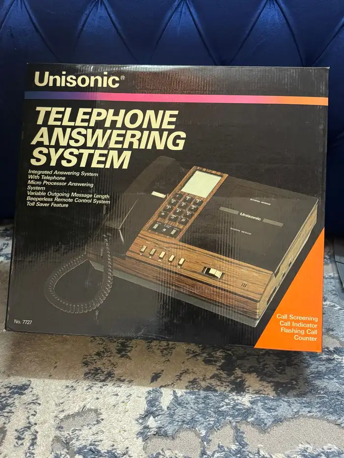 تلفون مسجل فيه خاصية الرد من بعيد 0