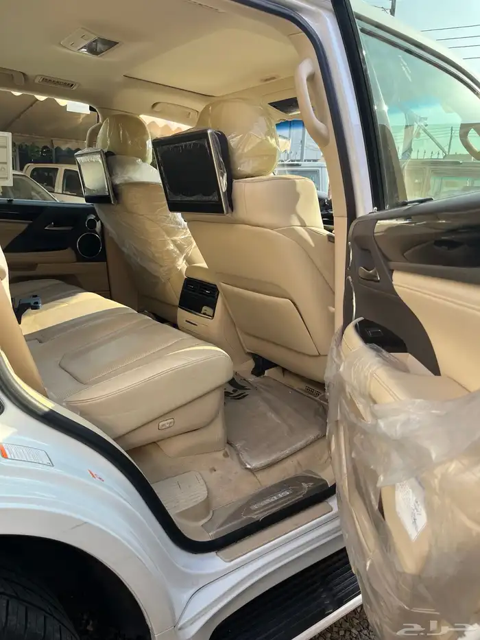 جيب لكزس 2017 LX 10