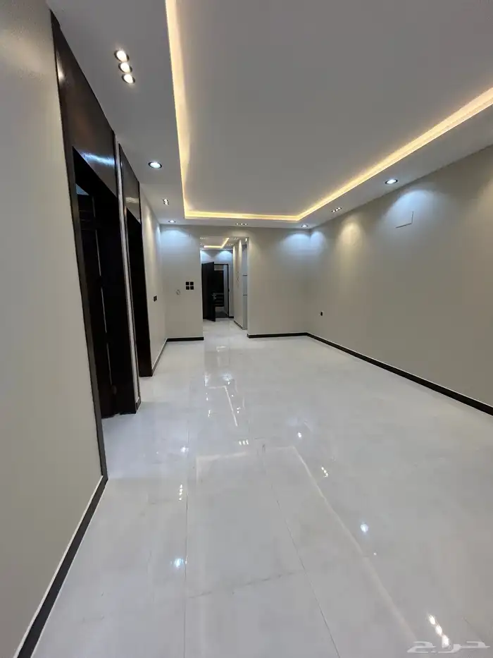 للبيع روف علوي بموقع متميز حي دره الموسى شغل VIP 33