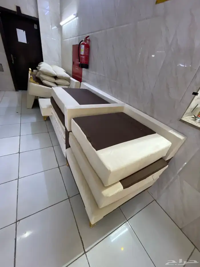 جلس كامل نضيف 250 ريال 0