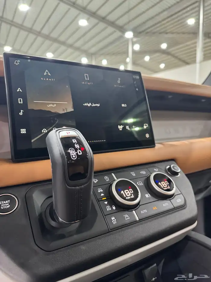 لاندروفر ديفندر 90 - HSE V6 موديل 2024 فل كامل سقف كشف جديد 13