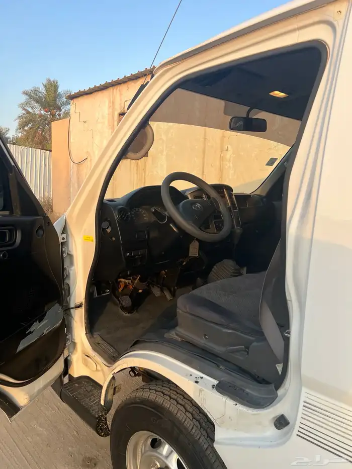 للبيع باص نيسان 2011 ديزل اصل 4