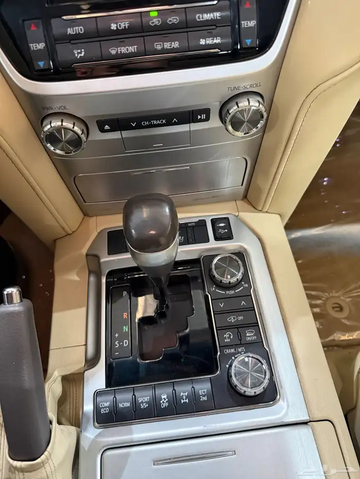 تويوتا لاندكروزر فكسار 2016فل الفل سعودي عداد 130 الف مشروط 31