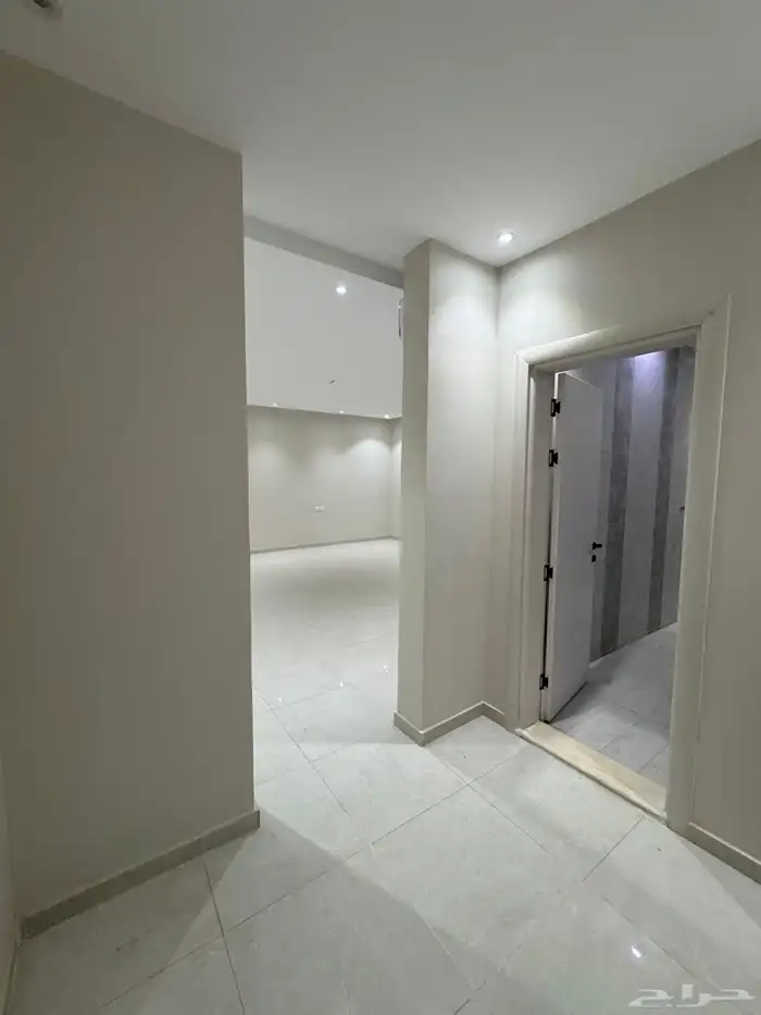 فيلا جديدة فاخرة للإيجار في موقع مميز جدا 19